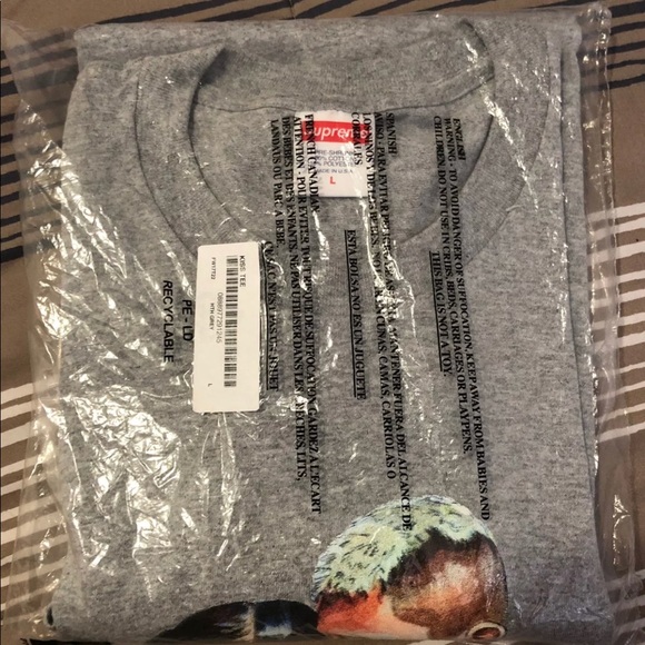 Supreme Gray Kiss Tee - Picture 3 of 4